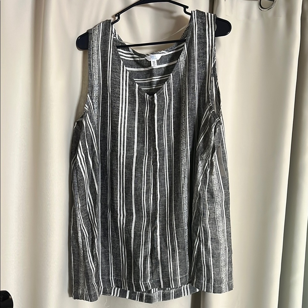 Time and Tru Gray and Black Boxy Sleeveless Tank Top